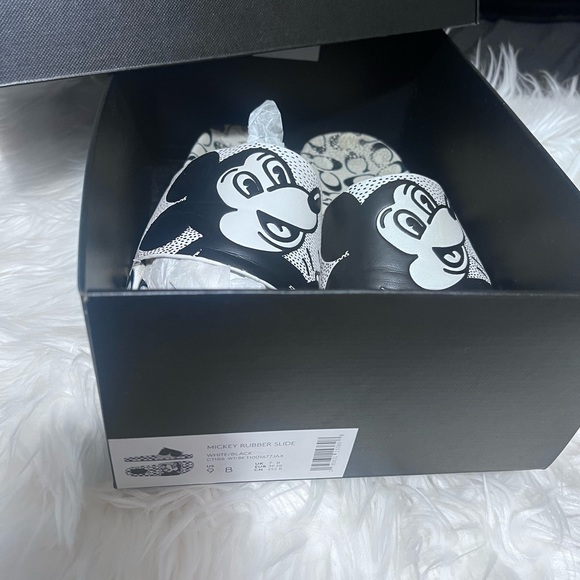 Coach x Mickey Mouse collab worn on 1 vacation Minor imperfections in slide - Picture 3 of 3